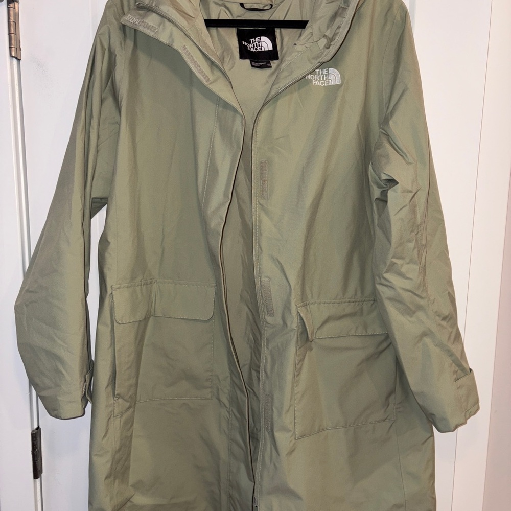 The North Face Women's City Breeze Rain Parka II - Sage